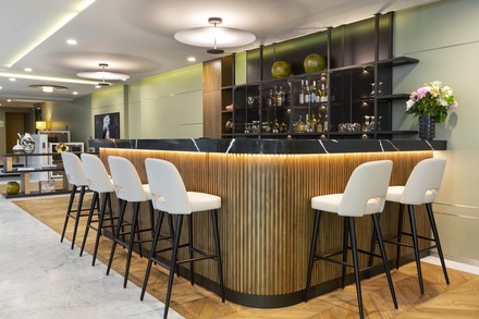 Bar im La Clef Tour Eiffel Paris