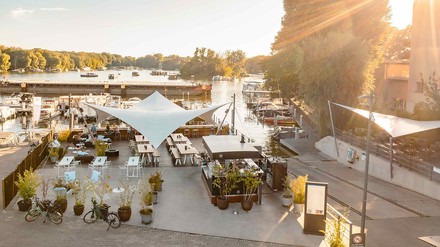 Terrasse der Berliner Hafenküche