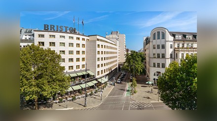 Das Hotel Bristol in Berlin in der Außenansicht