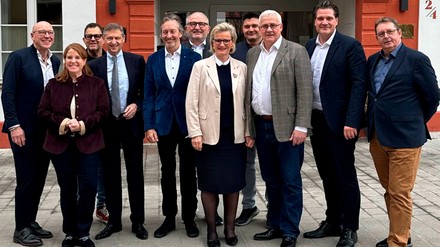 Erfahrungsaustausch im Nachgang der Bundestagswahl zwischen den Präsidien des Handelsverbands Bayern (HBE) sowie dem Bayerischen Hotel- und Gaststättenverband Dehoga Bayern.