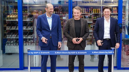 V. l. n. r.: Carl Mittleman (COO International, Aramark), Christian Klein (CEO, SAP) und Andre Bechtold (Head of Solution & Innovation Experience, SAP)