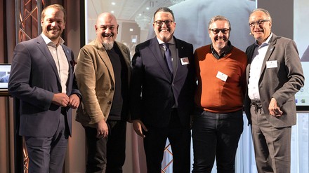 Besuch aus Portugal, Italien und Spanien auf der HDV-Frühjahrstagung Anfang April in Osnabrück: Die Partnerverbände des europäischen Netzwerks „European Bond of Hospitality Leaders“ waren zu Gast (v. l.): Andreas Neininger, Vorstand HDV, Danilo Bellomo, Associazione Direttori Albergo Italia (ADA), Javier Jiménez, AEDH-Asociación Española Directores Hotel, Spanien, Fernando Garrido, Associação dos Diretores de Hotéis de Portugal, Jürgen Gangl, Vorstand HDV