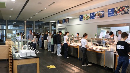 Mensa-Betrieb am Schengen-Lyzeum im saarländischen Perl