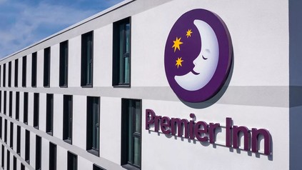 Premier Inn Logo auf einem der Hotels