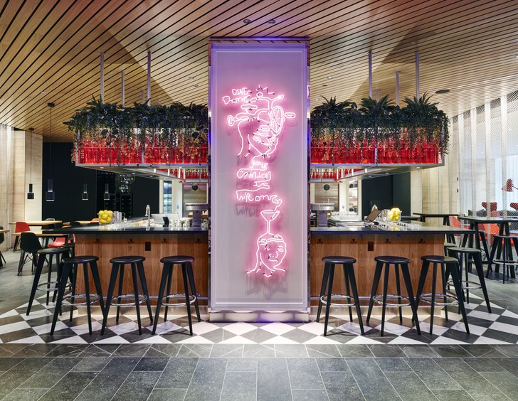 Bar im citizenM in Chicago Downtown