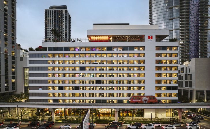 Außenansicht des citizenM im Miami Worldcenter