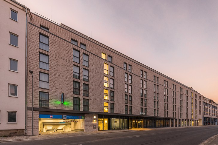 Außenansicht des Radisson Hotel Leipzig