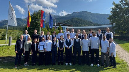 Gruppenfoto der Azubis vom Kempinski Hotel Berchtesgaden
