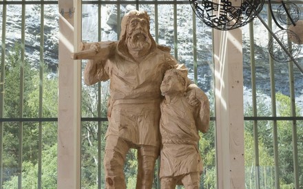 Die Wilhelm-Tell-Skulptur aus Holz