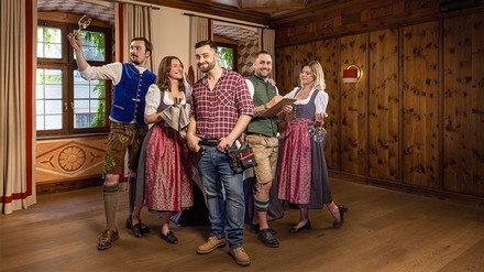 Mitarbeiter der Platzl Hotels in Tracht