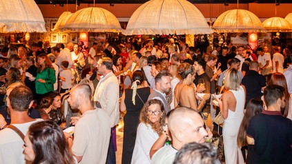 Gäste bei der Eröffnung des ersten L'Osteria-Restaurants