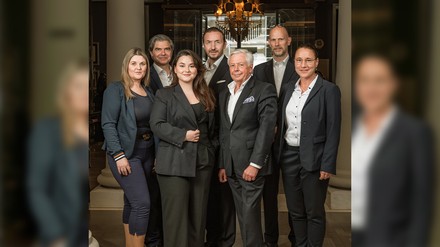 Monika Will (Commercial Director), Burak Ünver (Chief Strategic Officer), Ayça Aygün (President of the Executive Committee), Aytac Aygün (Managing Director & Executive Committee), Ralph Alsdorf (Director of Operations), Benedikt Bodamer (Director of Finance) und Dominique Turner (Director of People & Culture)