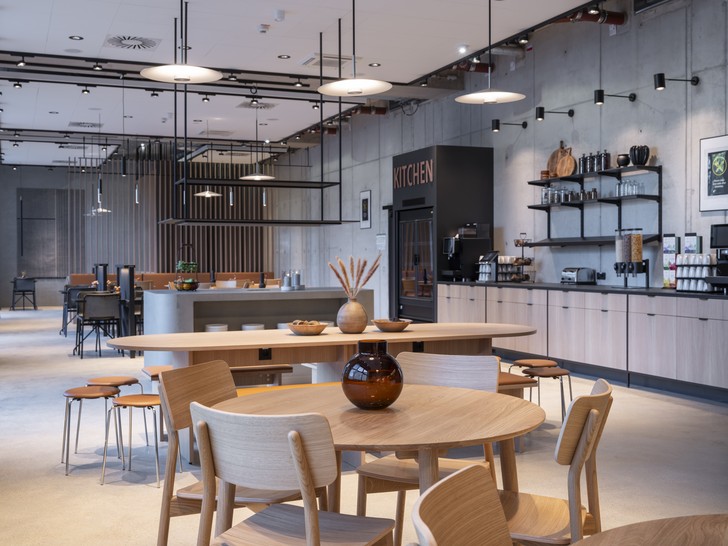 Loungebereich und Snackbar Zleep Hotel Hamburg Volkspark