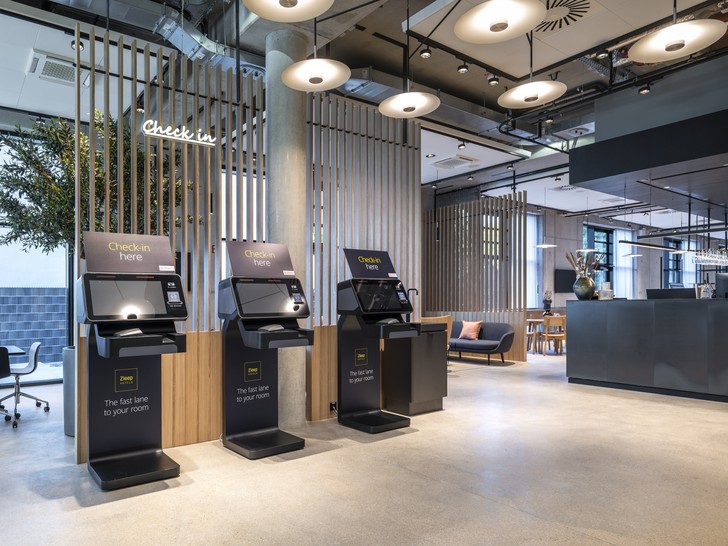 Guest Terminals im Zleep Hotel Hamburg Volkspark