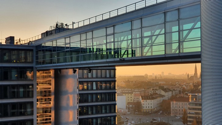 Brücke zwischen den Ten Towers