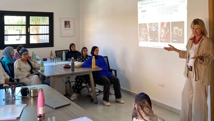 Petra Hoffmann bei einer Präsentation an der AHAM