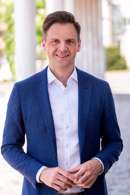 Dr. Marcel Klinge