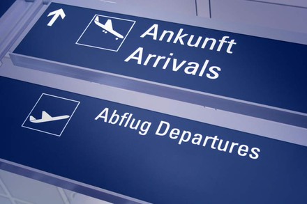 Schild Ankunft Abflug Flughafen
