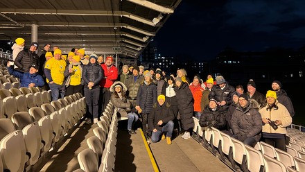 Führungskräfte, die beim CEO Sleepout London teilgenommen haben