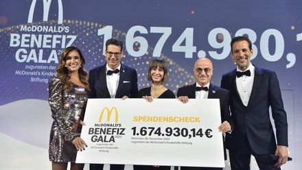 Spendenscheck McDonald’s Benefiz Gala 2025
