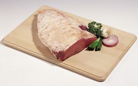 Eine große Scheibe roher Tafelspitz