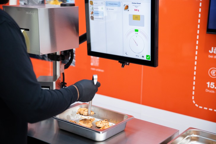 Die GN Fill Station und die GN Cover Station bilden den digital geführten Prozessstart im GNauto-Mehrwegsystem