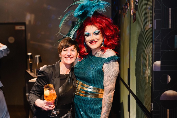 Drag Queen Stella deStroy