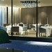 Innenansicht des Restaurants Aqua im The Ritz-Carlton Wolfsburg mit gedeckten Tischen und modernem Interieur.