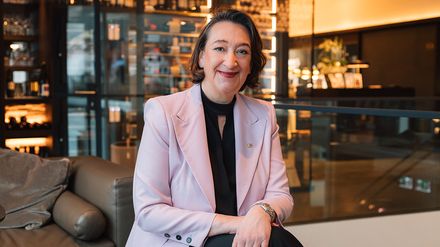 Porträt von Karina Ansos, neue Direktorin des Fährhaus Koblenz, die den Beitritt zu den Feinen Privathotels initiiert ha