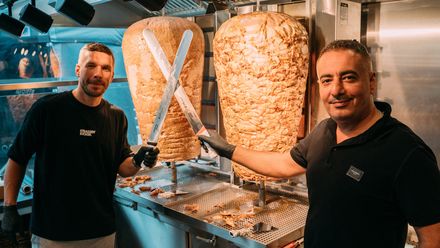 Lukas Podolski und Metin Dag