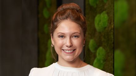 Porträt von Lena Nowack, neue Restaurantleitung des Sternerestaurants Leos by Stephan Brandl