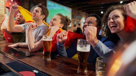Public-Viewing in einer Kneipe