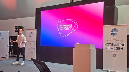 Dr. Marcel Klinge spricht auf der HDV-Frühjahrstagung 2026 in München über die Rolle der Gastwelt als Wirtschaftsfaktor.