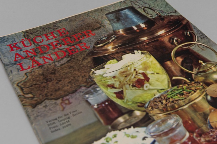 Exemplar des Kochbuchs Küche anderer Länder von Ursula Winnington