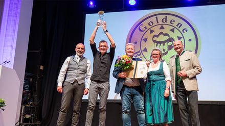 Dr. Stefan Kreisz (Präsident Bayerischer Brauerbund), Oswald und Roland Kundmüller (Brauerei-Gasthof Kundmüller), Angela Inselkammer (Präsidentin Bayerischer Hotel- und Gaststättenverband Dehoga e.V)., Dr. Lothar Ebbertz (Hauptgeschäftsführer Bayerischer Brauerbund e.V.)