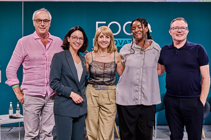 Starkoch Christian Rach, Ernährungsmedizinerin Dr. Silja Schäfer, FIC-Gründerin Sina Gritzuhn,  Content Creatorin Stefanie Mejeh und Thorsten Greth, Geschäftsführer Klüh Catering