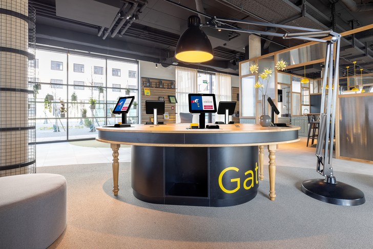 Rezeption des Leonardo Smart Vienna Airport
