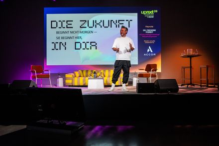 Dr. Frederik G. Pferdt hält beim UPNXT Hospitality Festival 2026 eine Keynote über Zukunft, Optimismus und mutiges Gestalten.