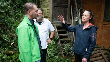 Verena Leister spricht im Amselgrund mit Sachsens Ministerpräsident Michael Kretschmer
