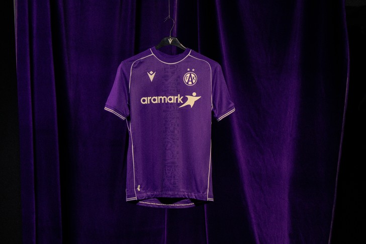 Trikot mit Marke von Aramark