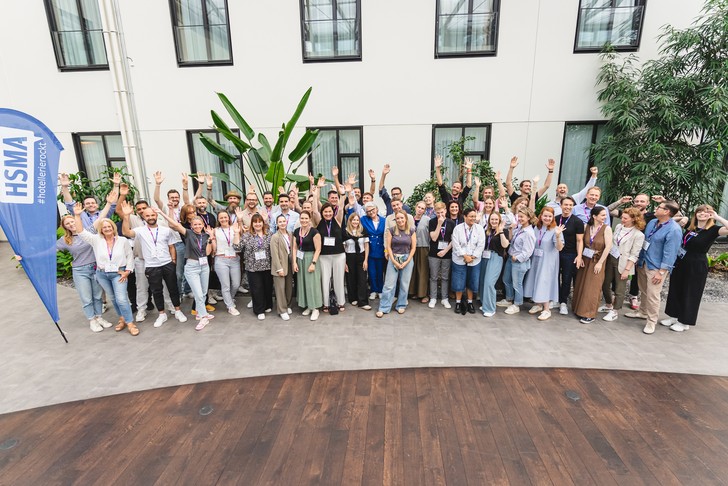 Gruppenfoto der Teilnehmenden des HSMA Technology & Online Marketing Camps 2026 im MOA Berlin.