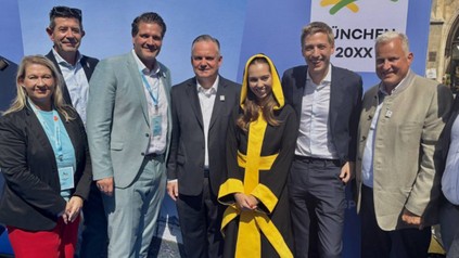 Daniela Ziegler, Martin Stürzer, Dr. Thomas Geppert, Christian Scharpf, Sina Hochreiter, Dominik Krause und Christian Schottenhamel