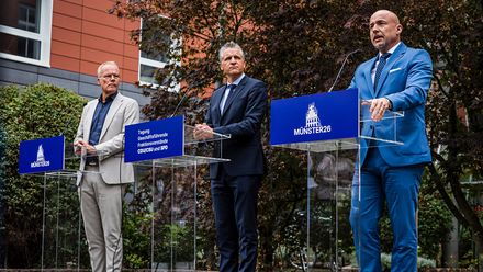 Dr. Matthias Miersch, Vorsitzender der SPD-Bundestagsfraktion, Thorsten Frei ,Vorsitzender der CDU/CSU-Bundestagsfraktion, und Alexander Hoffmann ,Vorsitzender der CSU im Bundestag