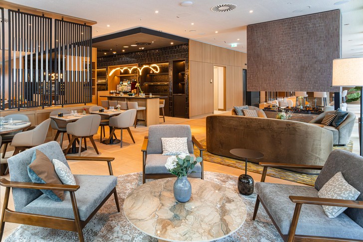 Lounge- und Gastronomiebereich