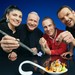 Gruppenmotiv mit den „The Taste“-Coaches Elif Oskan, Alexander Herrmann, Tim Raue und Steffen Henssler hinter einem angerichteten Löffel.
