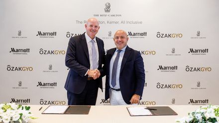 Neal Jones und Ahmet Akbalık