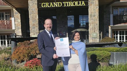 : Martin Benker (Operations Manager) und Marion Finger-Letz ( Produktmanagerin „DIE BESTEN HOTELS“)