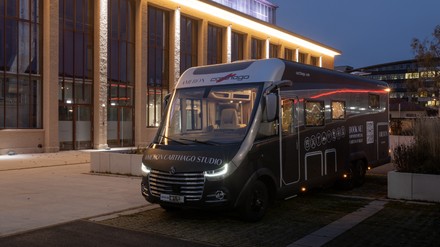 Seinen festen Stellplatz hat das ausgestattete Fahrzeug 15 Meter vom Eingang des Ameron München Motorworld entfernt. (Foto: © AMERON Collection)