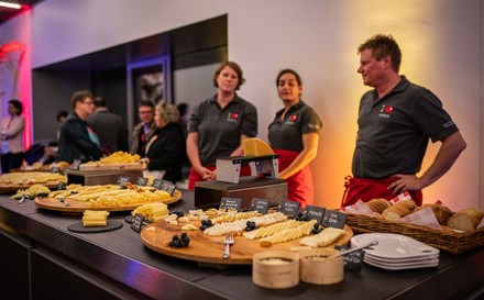 Schweizer Käsestand auf der Switzerland Travel Mart