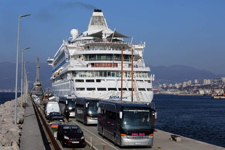 Die AIDA aura im Hafen